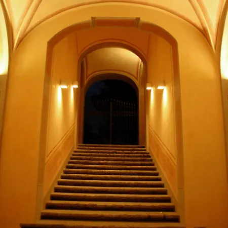 מלון דירות Avellino Historic 3*