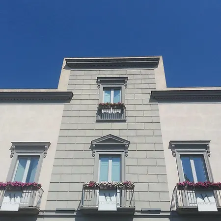 מלון דירות Avellino Historic 3*