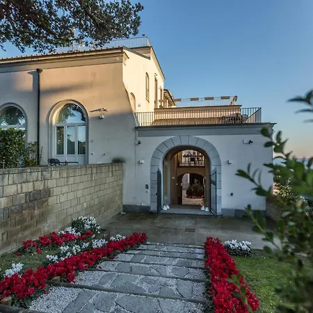 Avellino Historic מלון דירות 3*